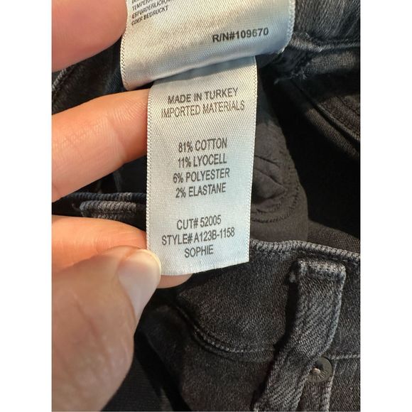 AGOLDE Sophie Black Distressed Jean - Picture 6 of 7